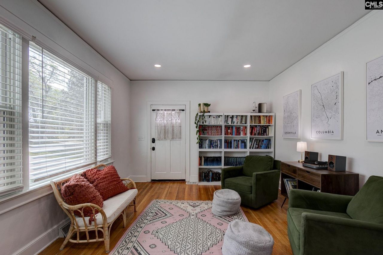 3715 Margrave Road  Photo 10