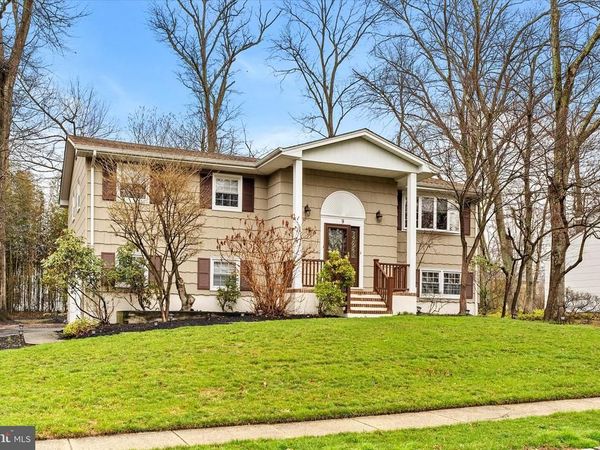 9 POE LANE, ALLENTOWN, NJ 08501