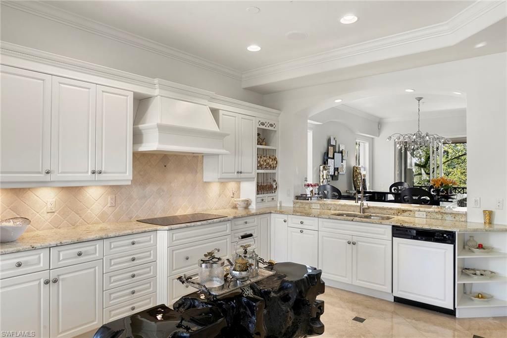 2642 Bolero Dr, Unit 5-2, Naples, FL 34109 Photo