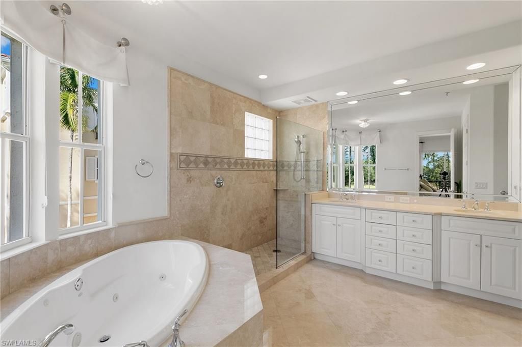 2642 Bolero Dr, Unit 5-2, Naples, FL 34109 Photo