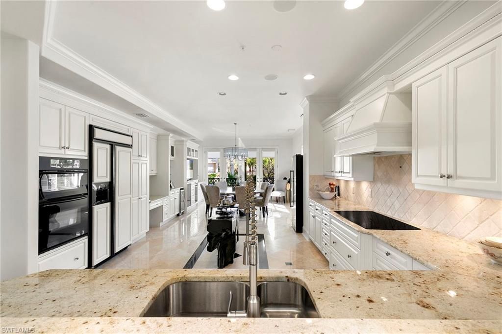 2642 Bolero Dr, Unit 5-2, Naples, FL 34109 Photo