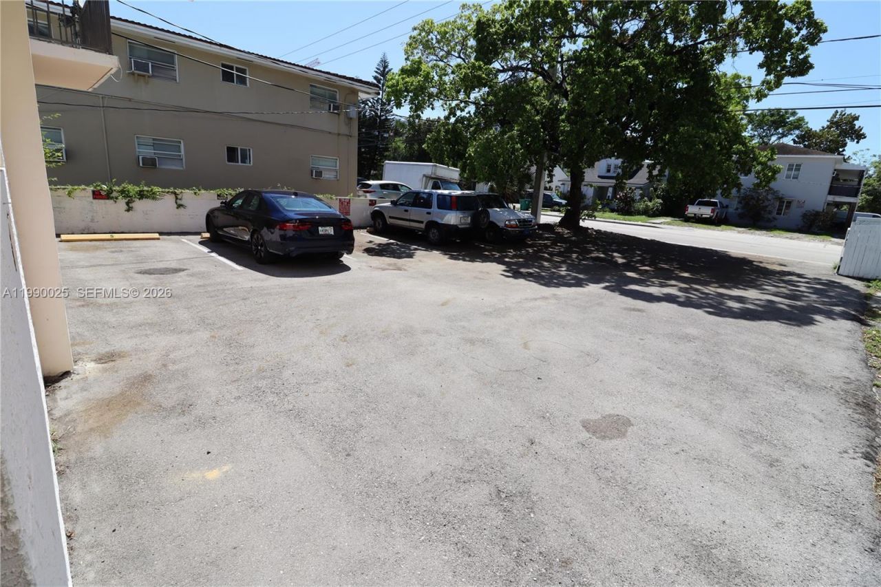 951 SW 7th St , Unit 2, Miami, FL 33130 Photo