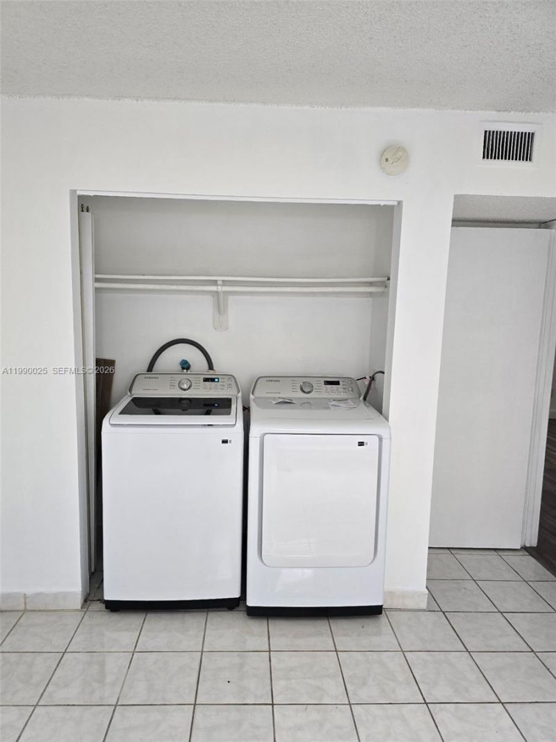 951 SW 7th St , Unit 2, Miami, FL 33130 Photo