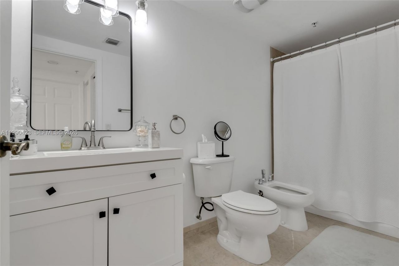 4242 NW 2nd St , Unit 807, Miami, FL 33126 Photo