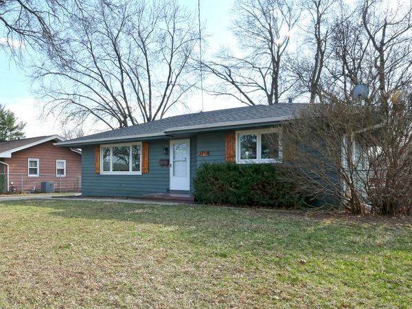 2718 Dosh Road, Des Moines, IA 50310