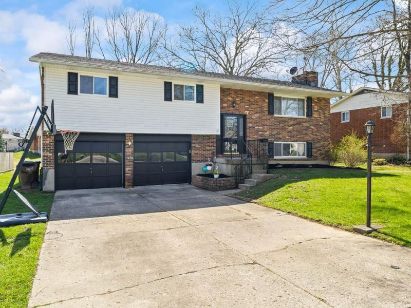 215 Lindell Drive, Germantown, OH 45327 Photo 1