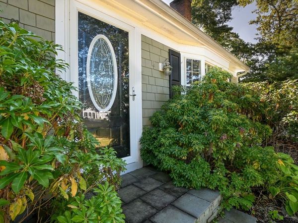 679 N Falmouth, Falmouth, MA 02556