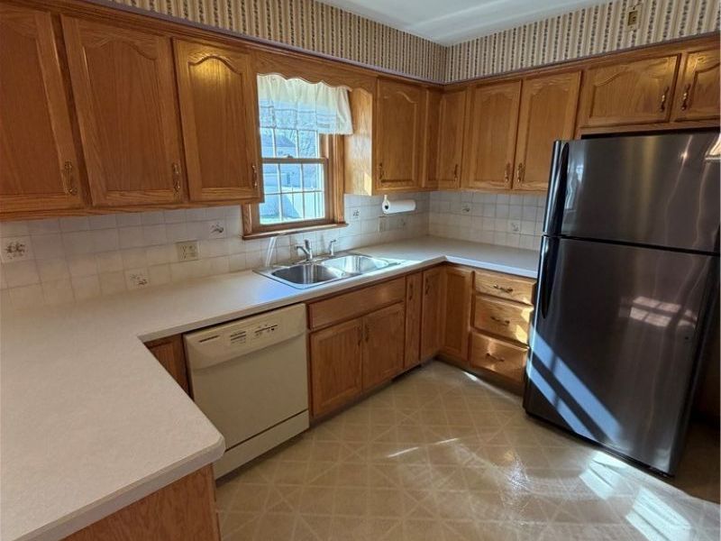 8615 Chesterton Drive, Poland, OH 44514 Photo 6