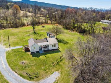 160 HONEYSUCKLE LN, STANLEY, VA 22851