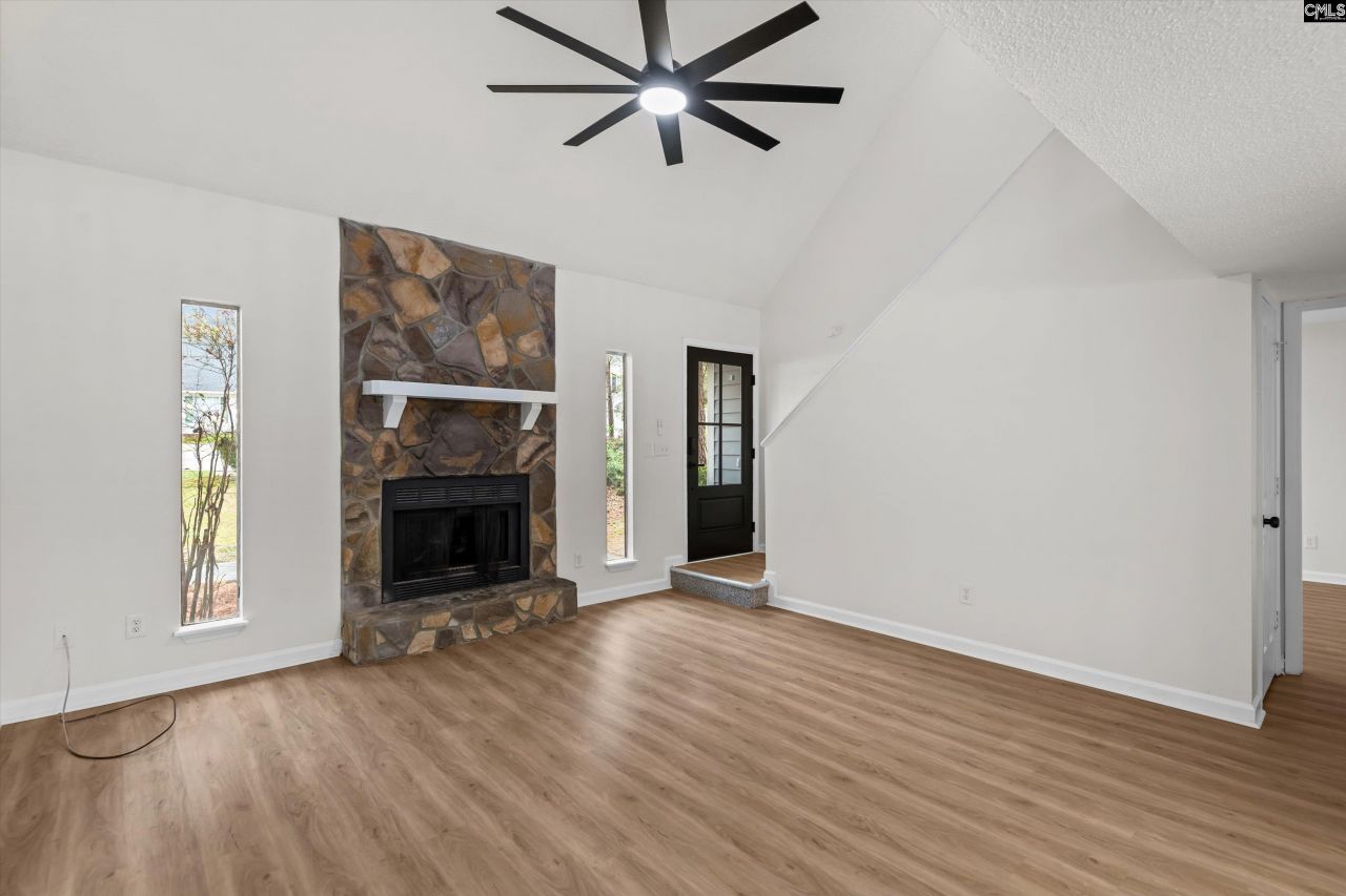 1 Pioneers Point Court  Photo 4