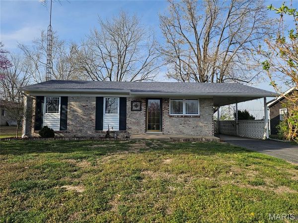 313 N Meadow Lane , Steeleville, IL 62288