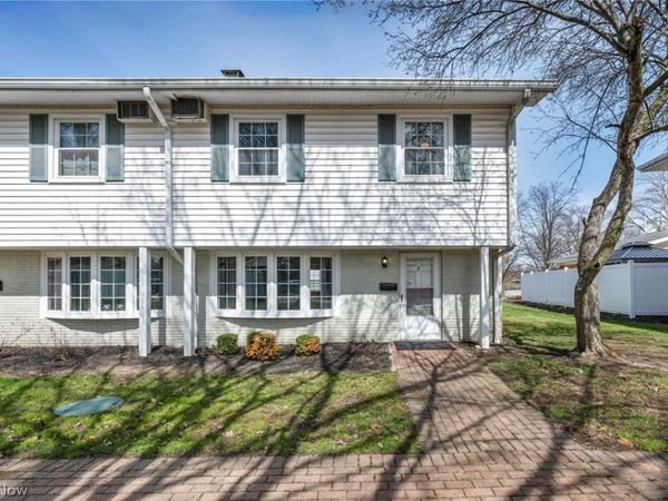 15 Meadowlawn Drive, Unit 9, Mentor, OH 44060