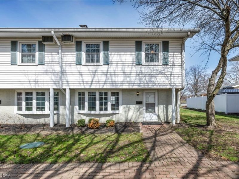 15 Meadowlawn Drive, Unit 9, Mentor, OH 44060 Photo 1