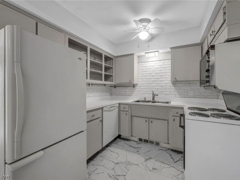 15 Meadowlawn Drive, Unit 9, Mentor, OH 44060 Photo 19