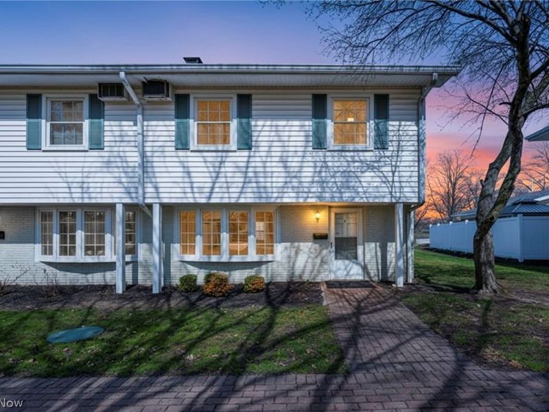 15 Meadowlawn Drive, Unit 9, Mentor, OH 44060 Photo 2