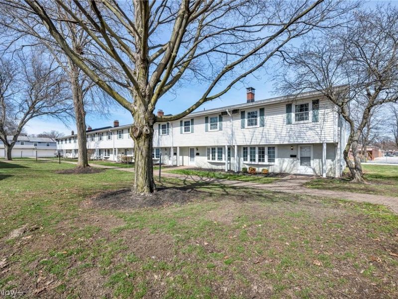 15 Meadowlawn Drive, Unit 9, Mentor, OH 44060 Photo 3