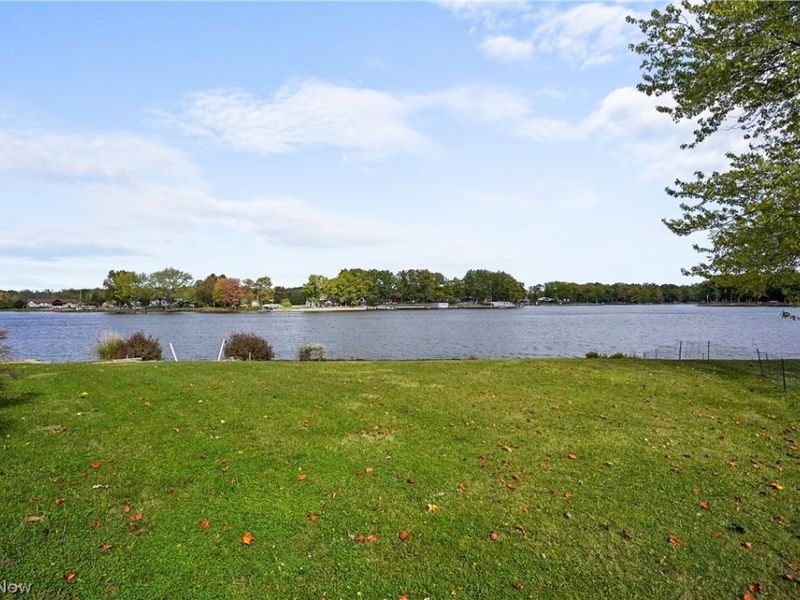 410 Geneva Point, Roaming Shores, OH 44084 Photo 4