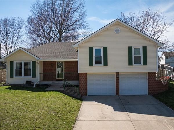 2319 NW 4TH Street Place, Blue Springs, MO 64014