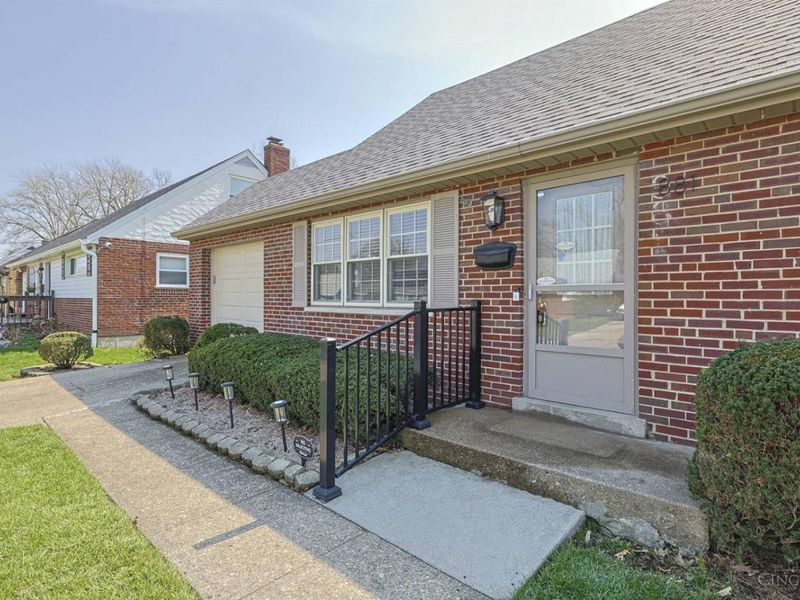 881 Sabino Court, Cincinnati, OH 45321 Photo 2