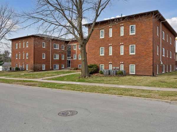 100 Grandview Court, Unit 100, Iowa City, IA 52246