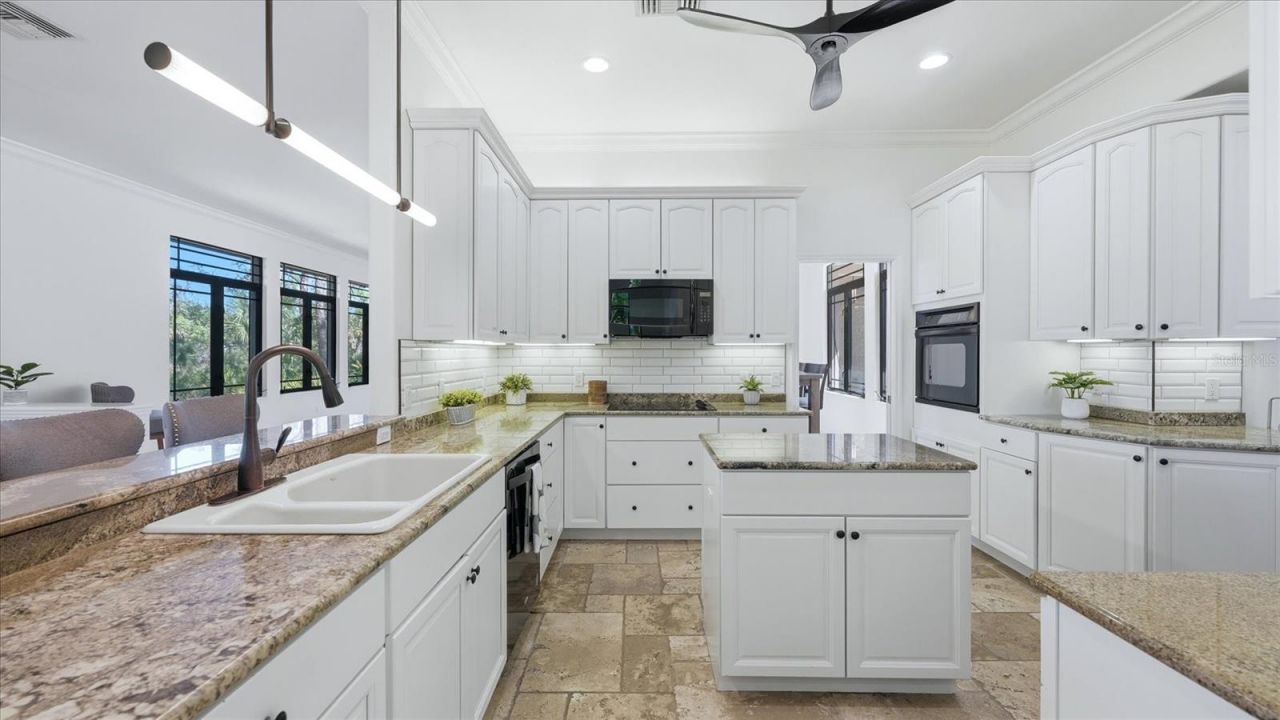 5935 River Forest Circle, Bradenton, FL 34203 Photo