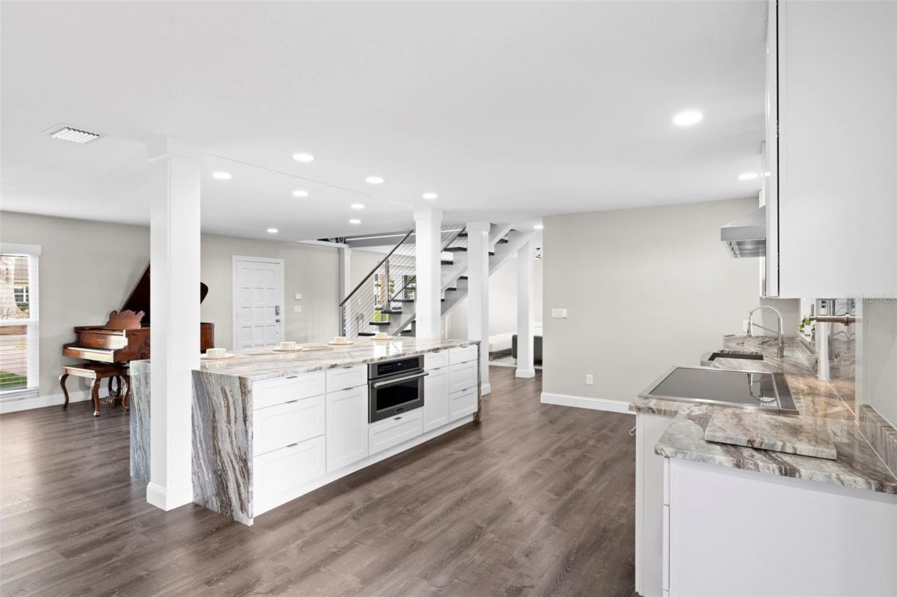 10525 Homestead Drive, Tampa, FL 33618 Photo