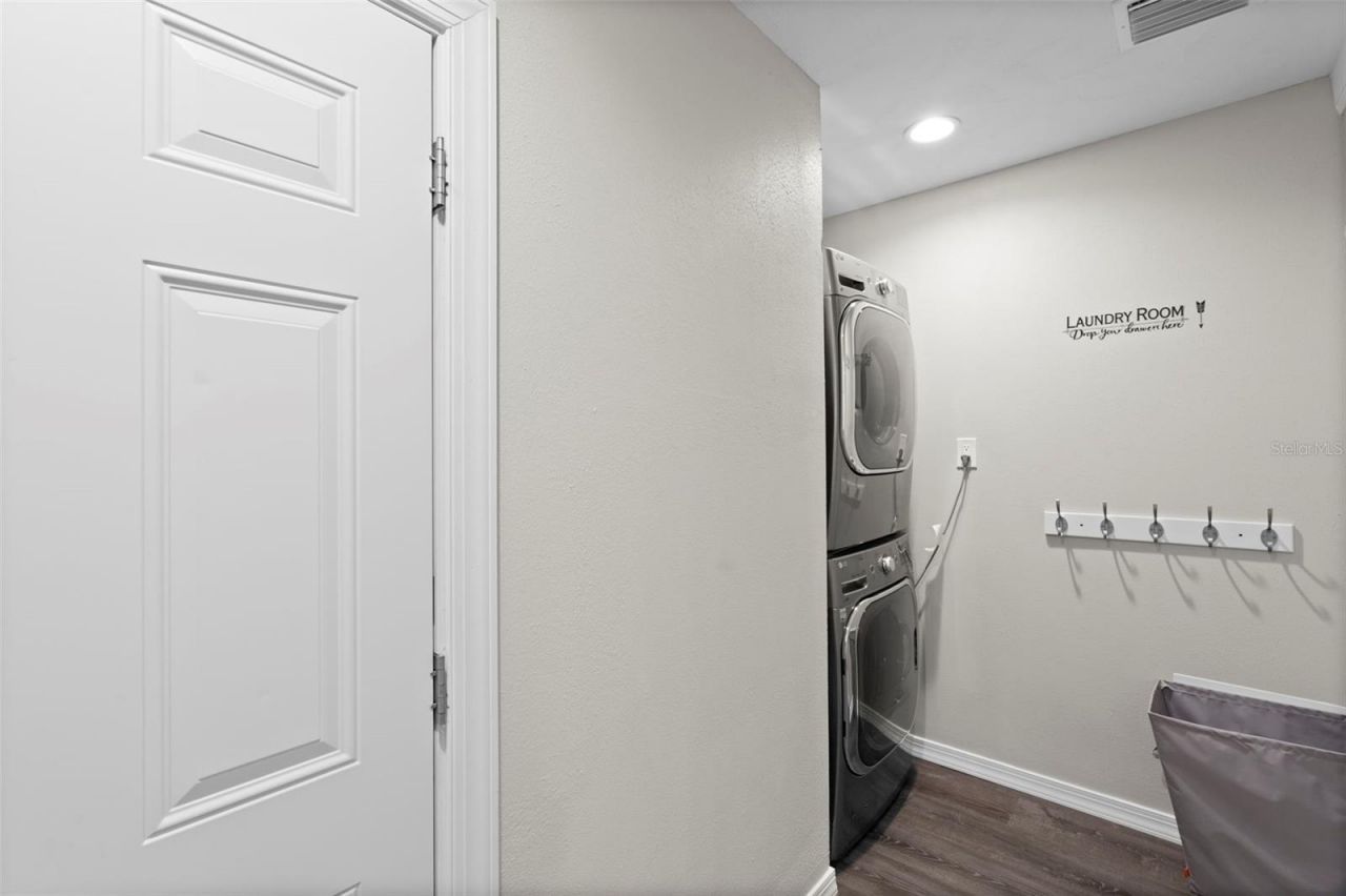 10525 Homestead Drive, Tampa, FL 33618 Photo