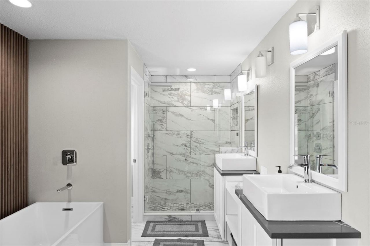 10525 Homestead Drive, Tampa, FL 33618 Photo