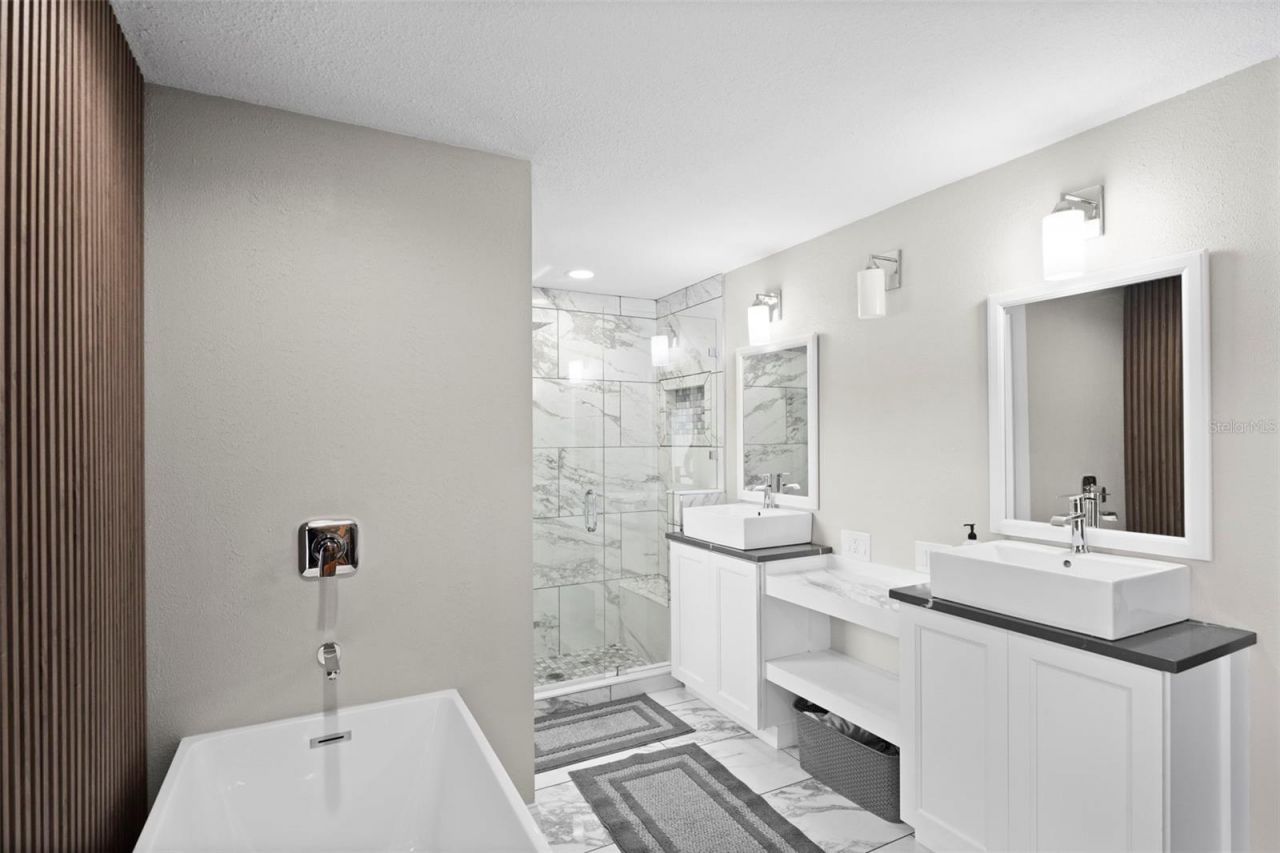 10525 Homestead Drive, Tampa, FL 33618 Photo