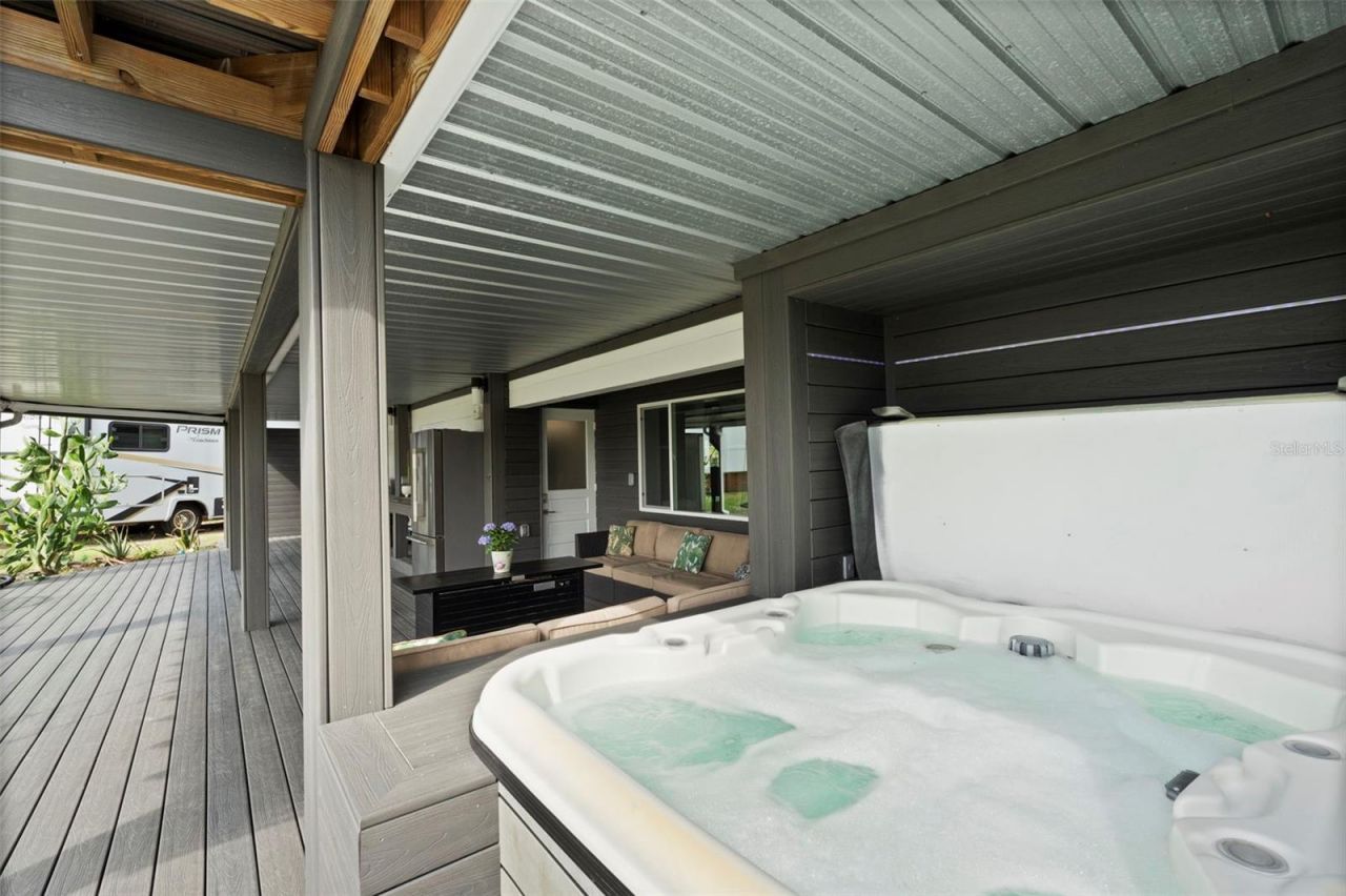 10525 Homestead Drive, Tampa, FL 33618 Photo