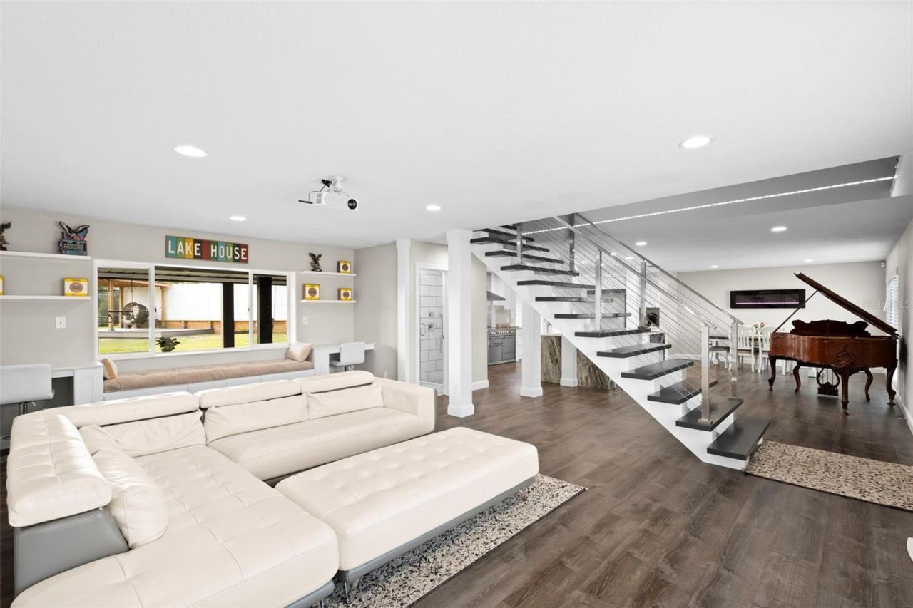 10525 Homestead Drive, Tampa, FL 33618 Photo