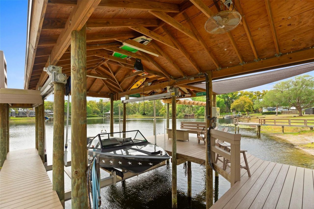 10525 Homestead Drive, Tampa, FL 33618 Photo