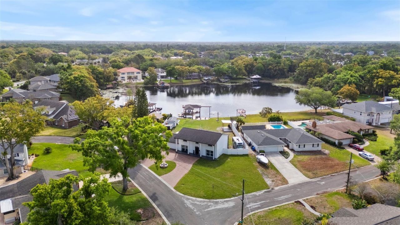 10525 Homestead Drive, Tampa, FL 33618 Photo