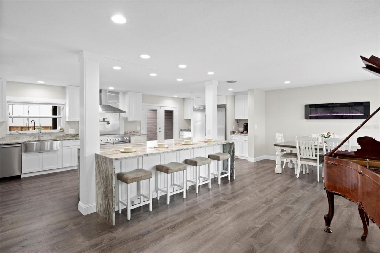 10525 Homestead Drive, Tampa, FL 33618 Photo