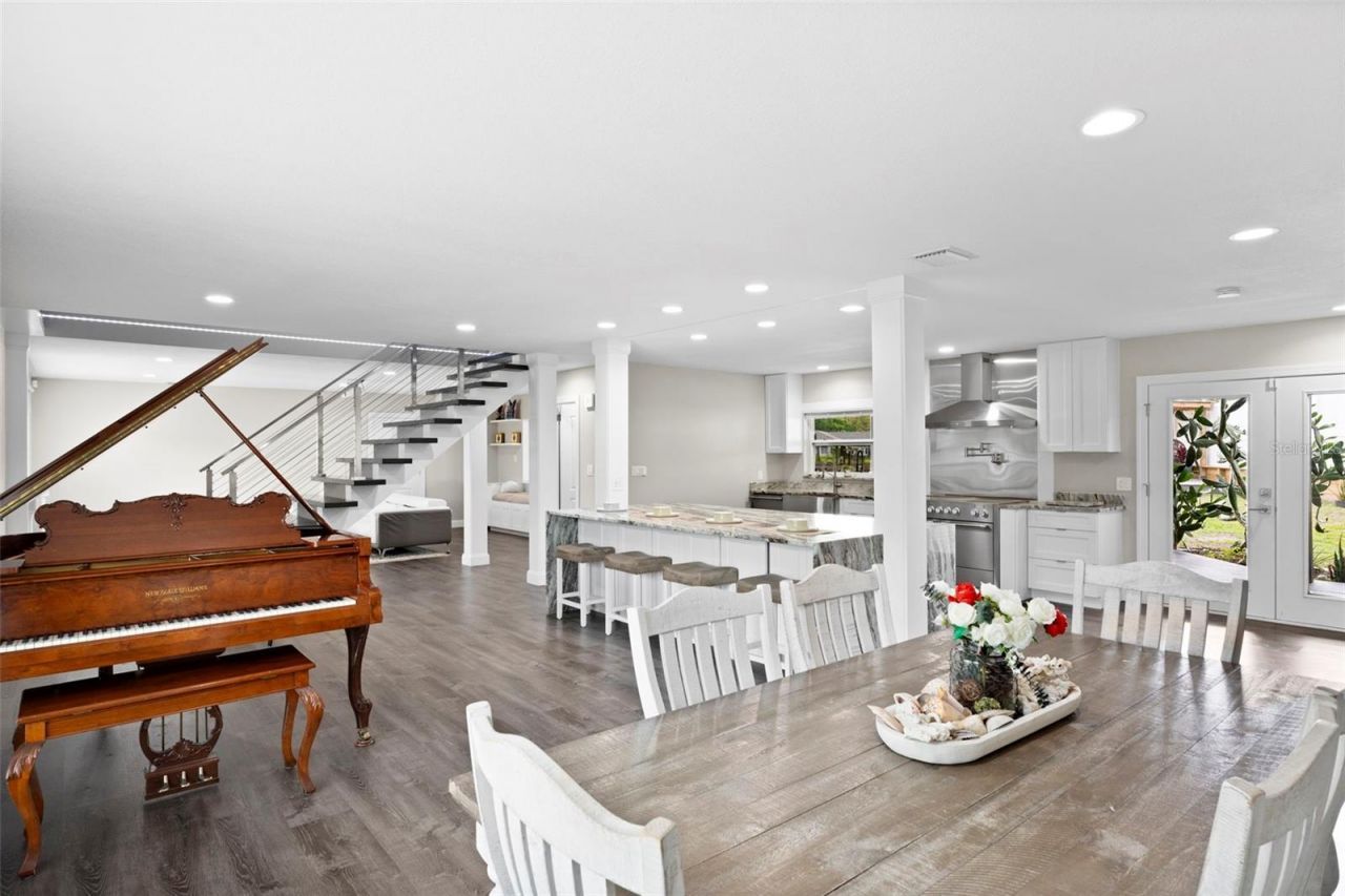 10525 Homestead Drive, Tampa, FL 33618 Photo