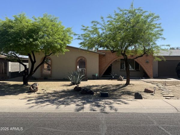 2909 W PALMAIRE Avenue, Phoenix, AZ 85051