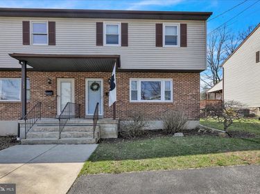 106 OAK LANE, READING, PA 19606
