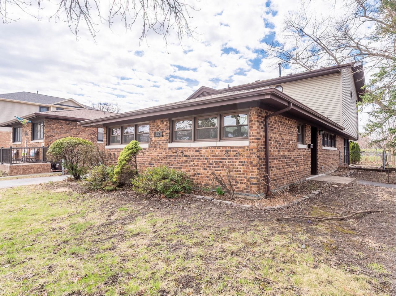 11300 S Fairfield Avenue, Chicago, IL 60655 Main Photo