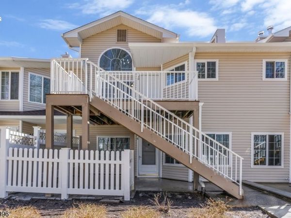 10 Encampment Drive, Bedminster, NJ 07921