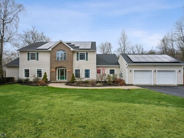 9 Nuthatch Ct, Allamuchy, NJ 07840