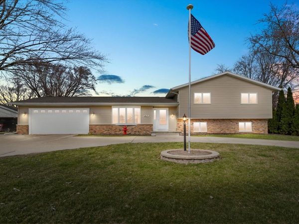 817 W Milwaukee St, Jefferson, WI 53549