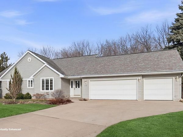 778 Sunshine Ln, Neenah, WI 54956