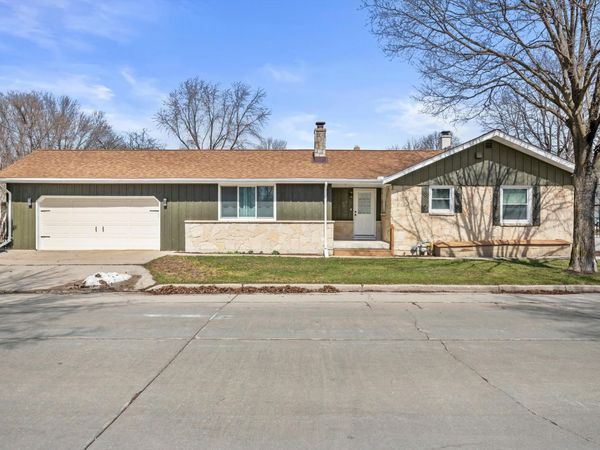 837 S 121st St, West Allis, WI 53214