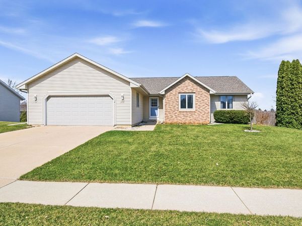 213 Wollet Dr, Fort Atkinson, WI 53538