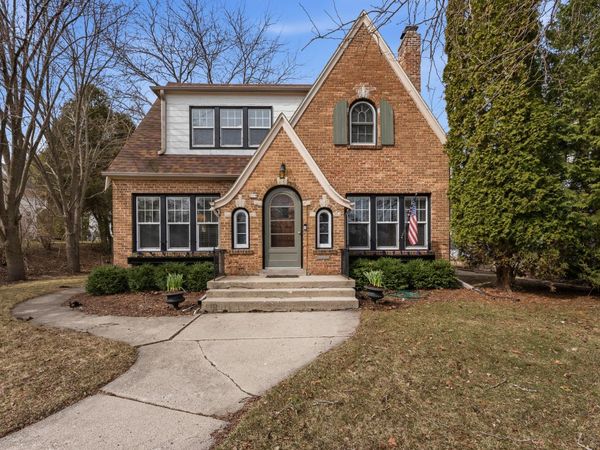 219 S Webster St, Port Washington, WI 53074