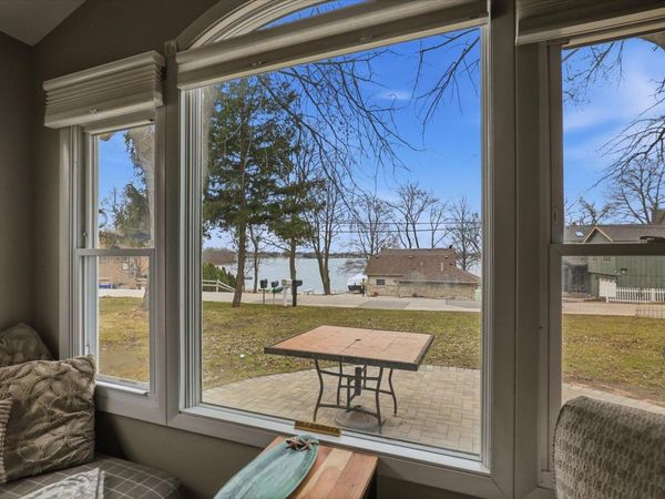 S70W17778 Muskego Dr, Muskego, WI 53150