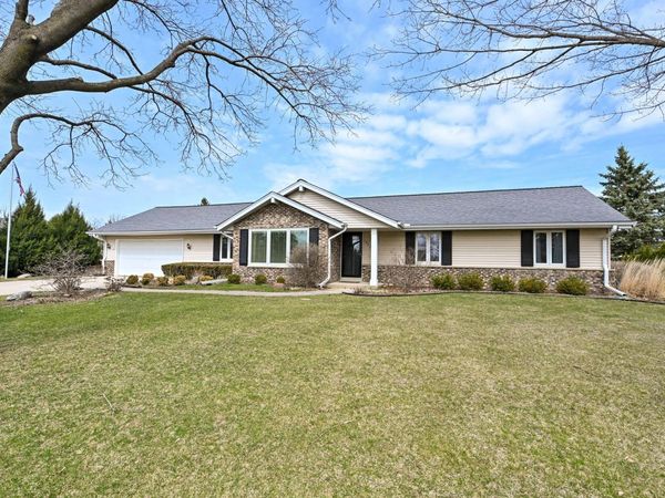 18220 Colline Vue Blvd, Brookfield, WI 53045