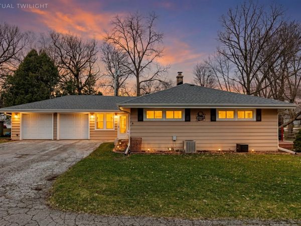 N20W28482 Oakton Rd, Pewaukee, WI 53072