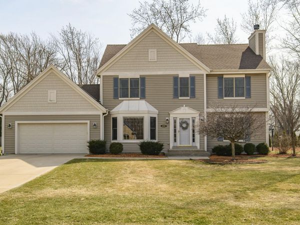 4195 W Squire Ave, Greenfield, WI 53221