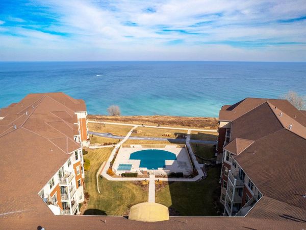 4120 S Lake Dr, Unit 458, Saint Francis, WI 53235